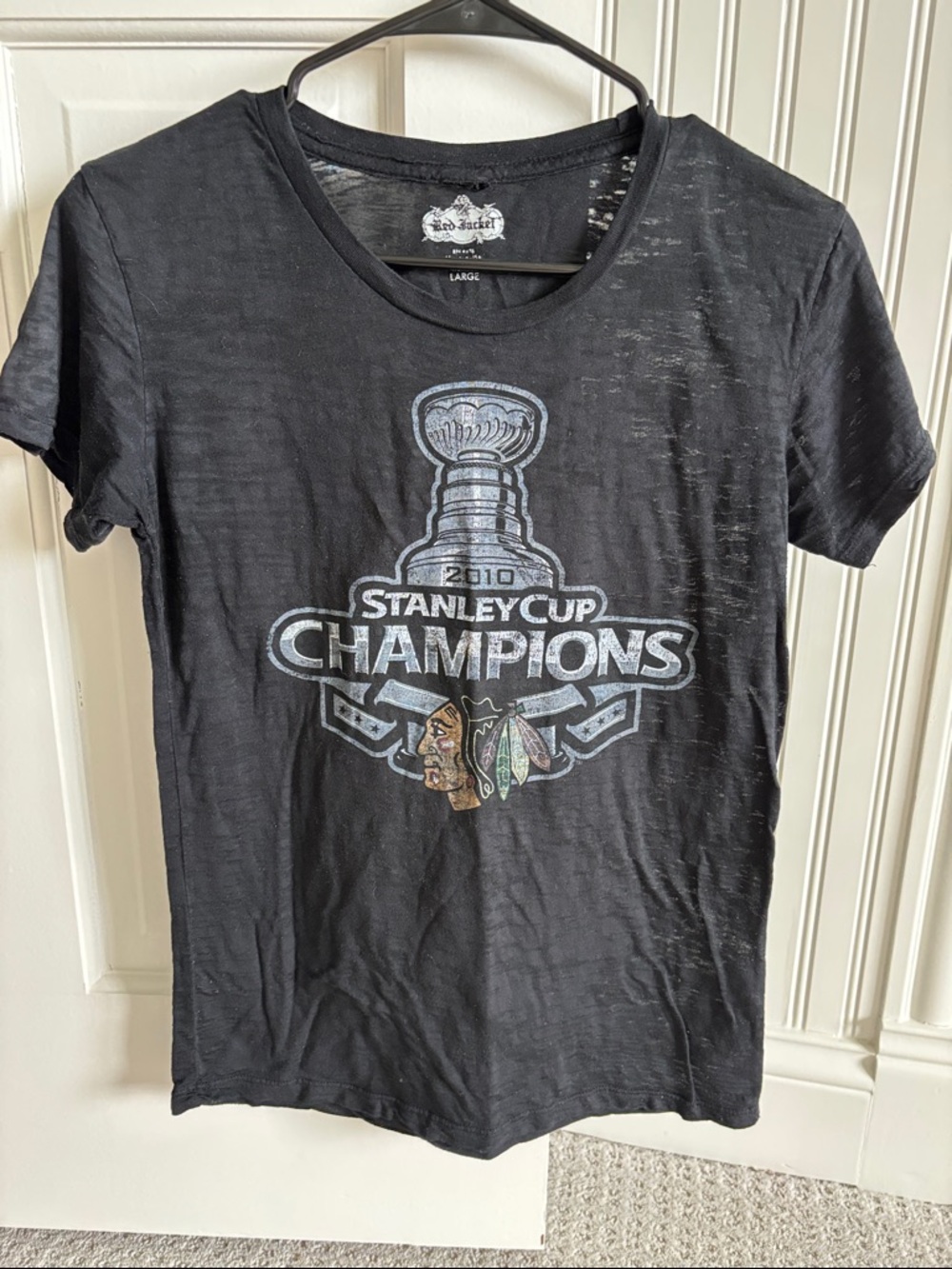 Chicago Blackhawks 2010 Stanley Cup Champions Black Graphic Tee Women’s Size L